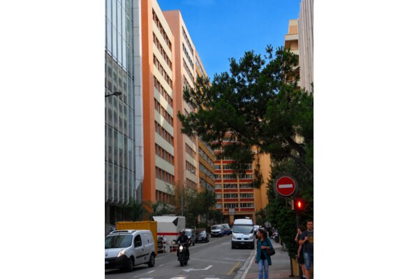 Local en étage, situé dans l'immeuble "Les Industries" - Monaco